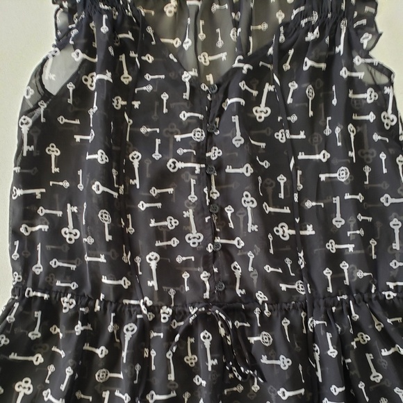 Key Blouse - Picture 2 of 4